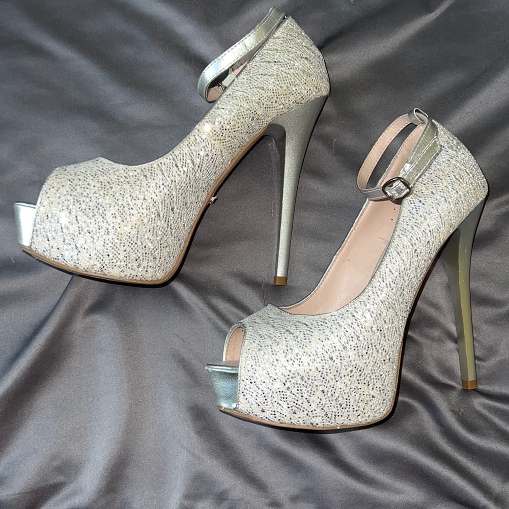 De Blossom Collection Size 8 heels with ankle straps